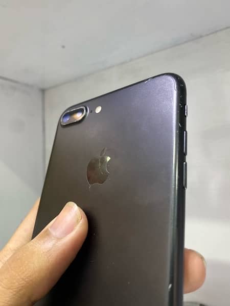 iphone7 + ,32gb ,Pta approved sim bypass 3