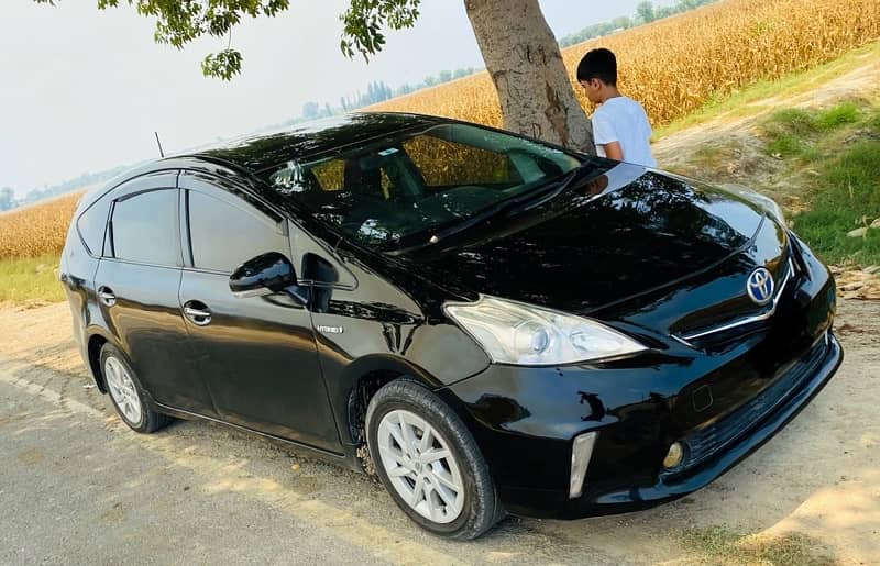 Toyota Prius Alpha 2014/19 1