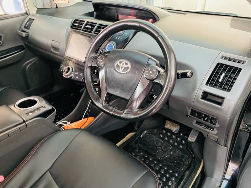 Toyota Prius Alpha 2014/19 9