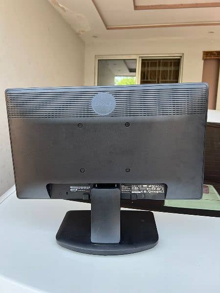 Dell 17" inch Monitor LCD display 2