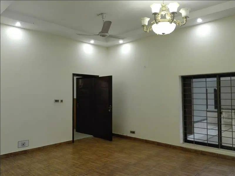 2 Kanal house for rent main road school academy office (Call center + Software house 9