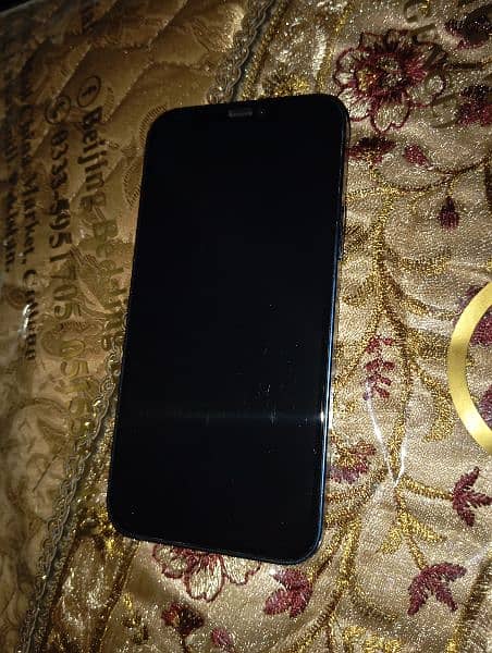 i phone 12 128 gb 8/10 * no scratches . A condition 3