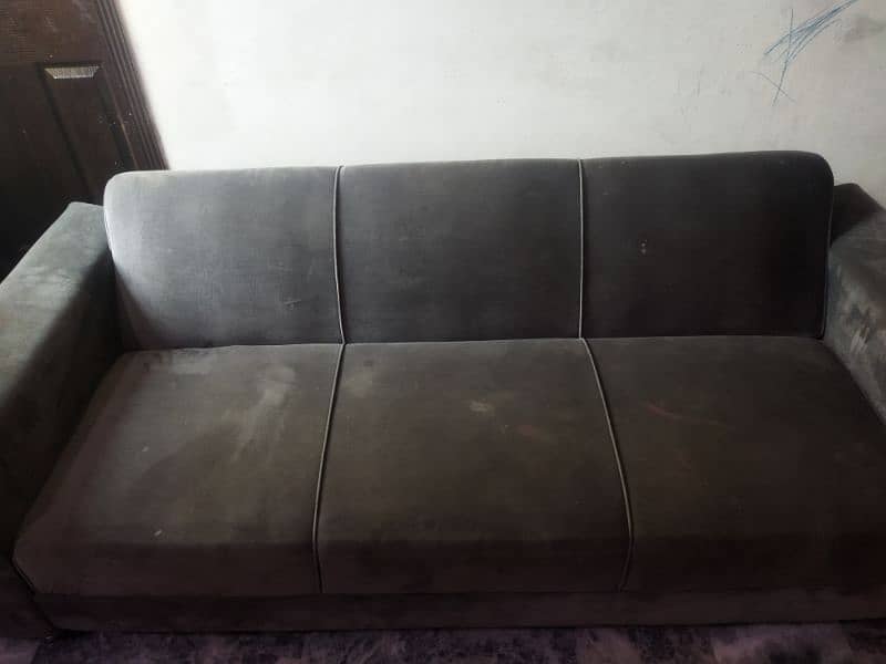 Grey velvetsofabed in good condition sofa cum bed 1