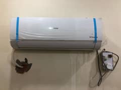 DC INVERTER HAIER 1 TON AC COOL AND BEATING SLIGHLY USED IN WARRANTY