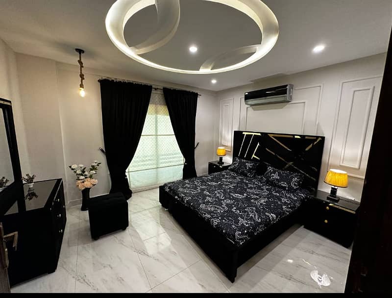 1 Bedroom VIP full furnishe flat for rent per day available in Bahia Town Lahore 0