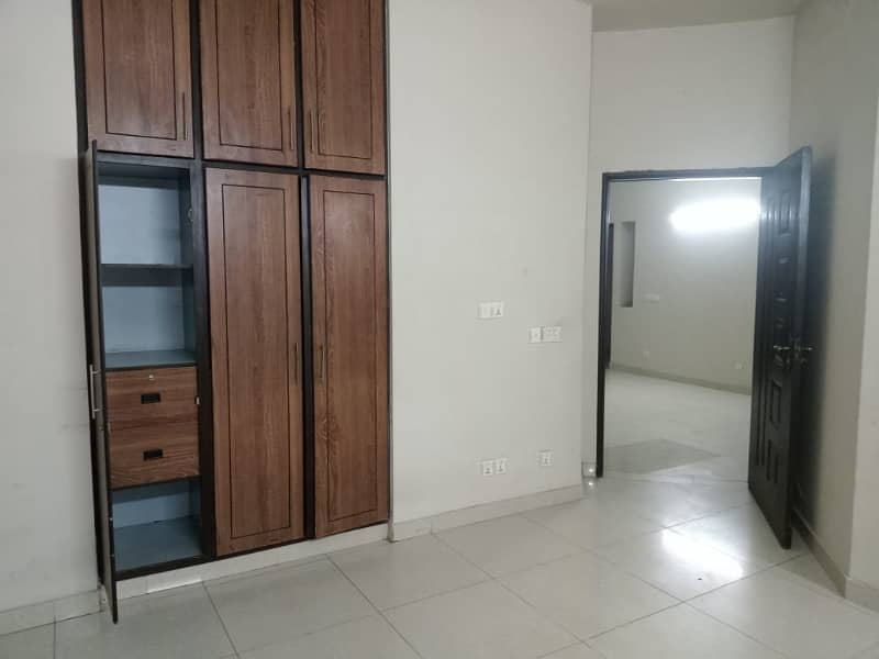 10 Marla Portion For Rent In Paragon City Lahore 5