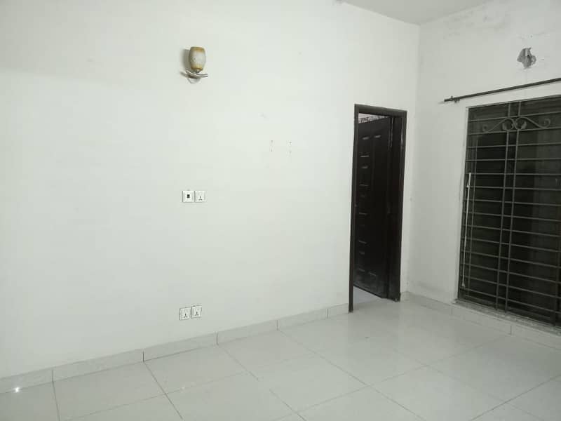 10 Marla Portion For Rent In Paragon City Lahore 7