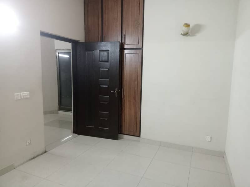 10 Marla Portion For Rent In Paragon City Lahore 10