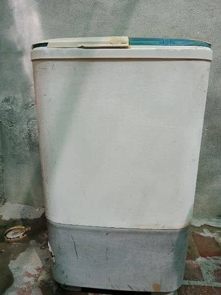 Washing Machine for Sale in Good Condition 4