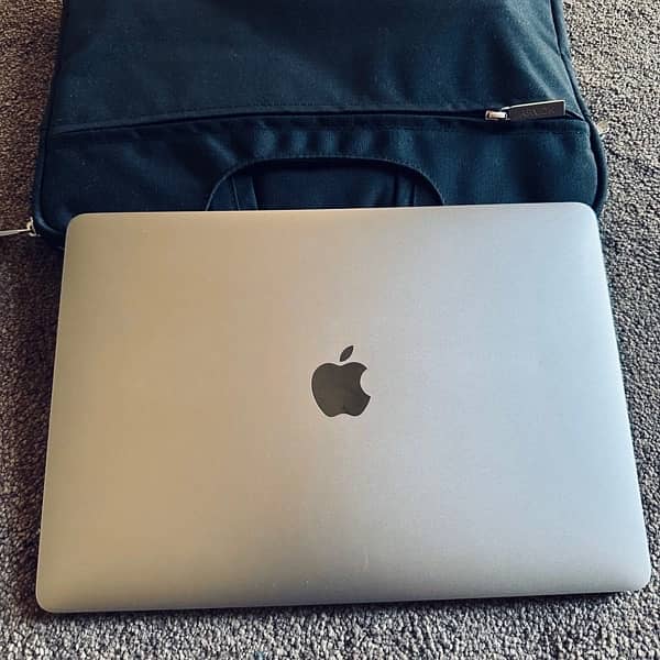 MacBook Pro 13″ Intel Core i5 2.0GHzUp to 3.8GHz 16GB/1TB 0