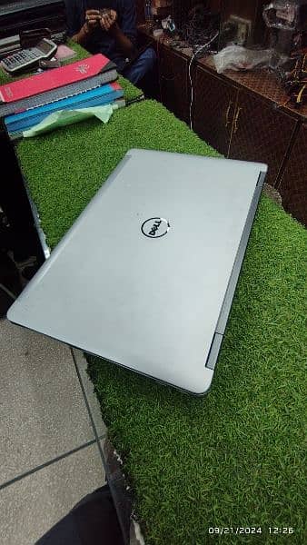 Dell Latitude E-6540 0