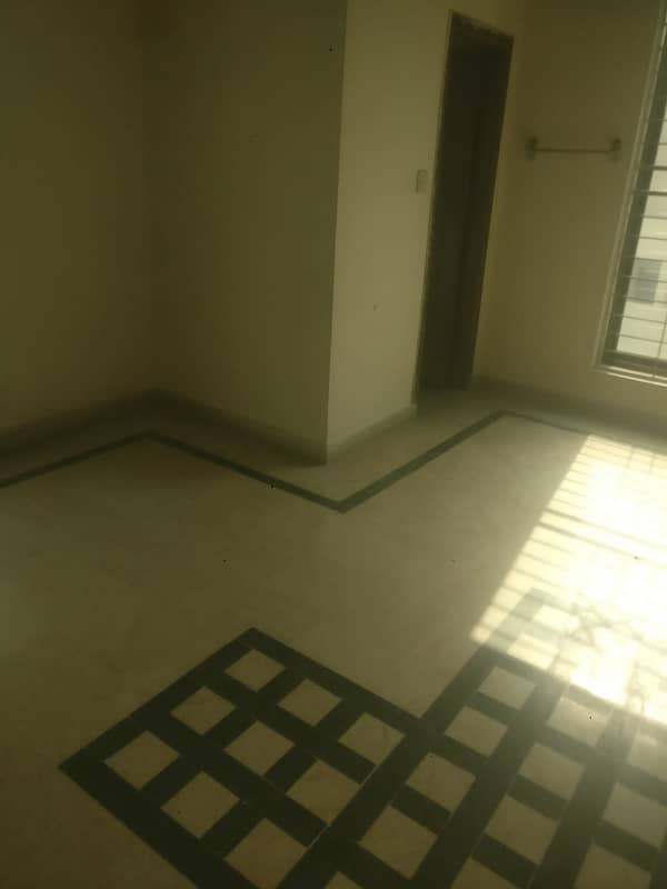 1 kanal upper portion for rent on ideal location 6