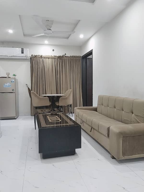 1 Bedroom VIP full furnishe flat for rent per day available in Bahia Town Lahore 0