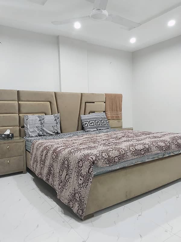 1 Bedroom VIP full furnishe flat for rent per day available in Bahia Town Lahore 1