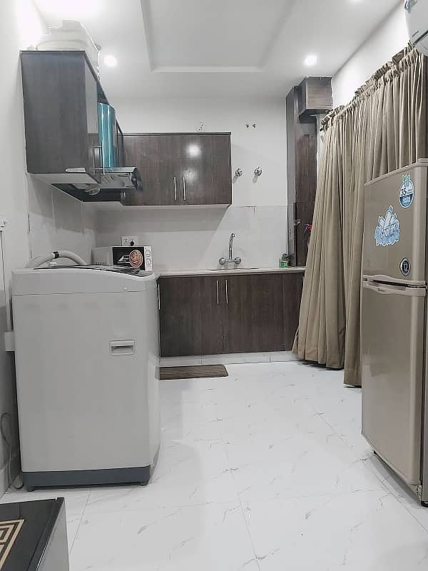 1 Bedroom VIP full furnishe flat for rent per day available in Bahia Town Lahore 3