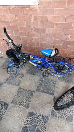 good condition cycle with extra 2tyres