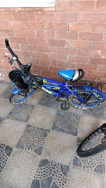 good condition cycle with extra 2tyres 0