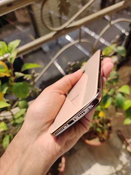 Apple iphone xs max golden 64gb jv non pta. iphone 12, iphone 11, xs, 7