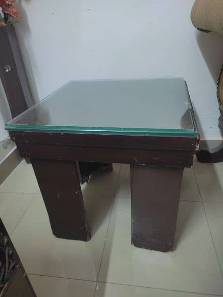 centre table with 2 side tables and their mirrors 5