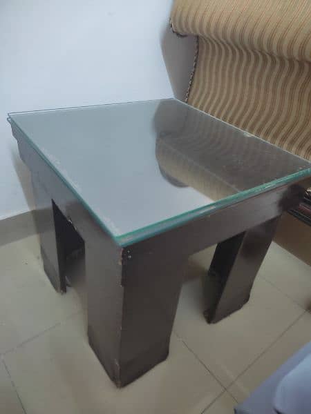 centre table with 2 side tables and their mirrors 6