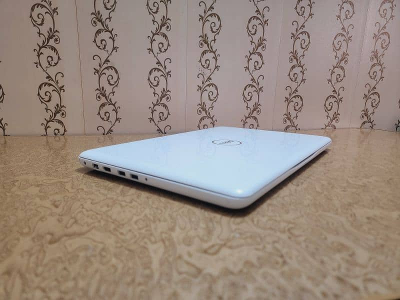 Laptop DELL i5, 7th Gen | Slim, Stylish 3