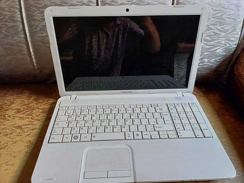 TOSHIBA SATELLITE C850 1