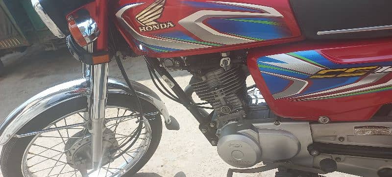 For sale: 2022 Honda 125 in excellent condition. 5