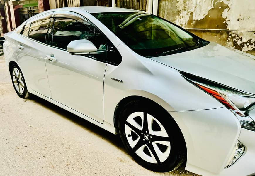 TOYOTA PRIUS S (2017) MODEL 5