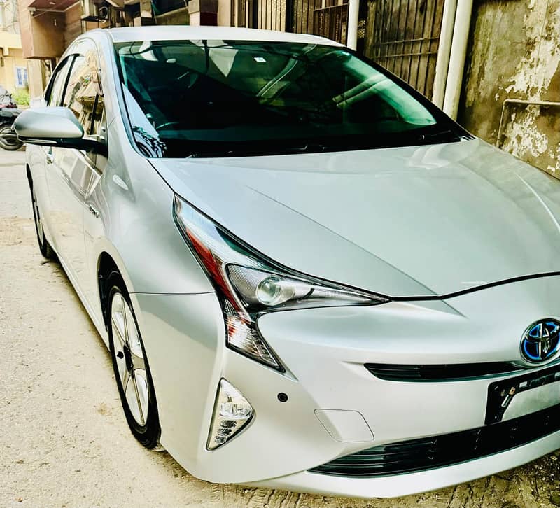 TOYOTA PRIUS S (2017) MODEL 8