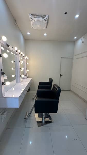 Running Salon / Running beauty parlor / Ladies Salon for sale 8