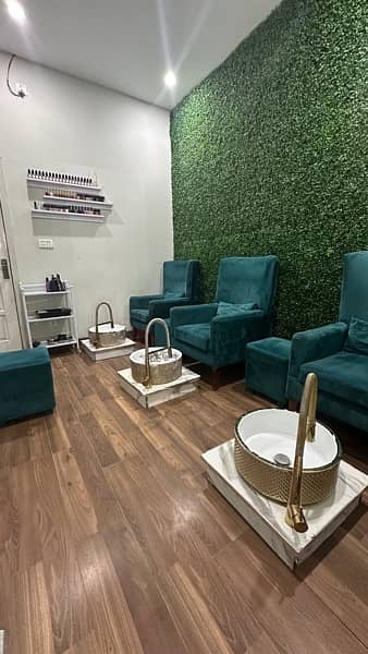 Running Salon / Running beauty parlor / Ladies Salon for sale 14