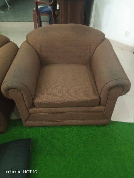 4 seater Sofa for sale 2