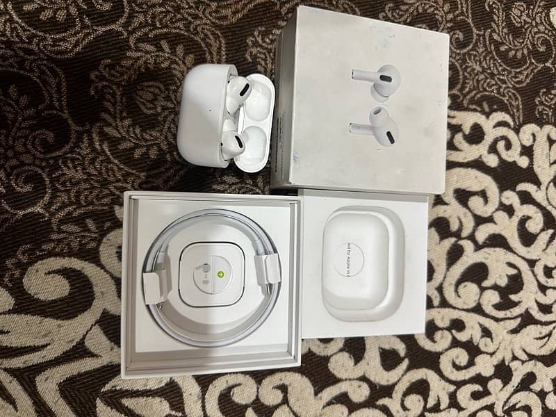 apple airpods pro orignal with wireless charging case 3