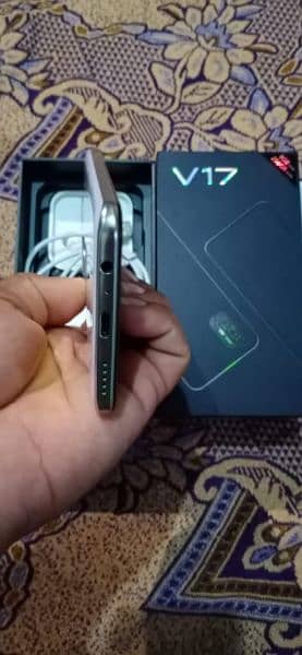 VIVO V17 8/256 03409540439Watsapp 1