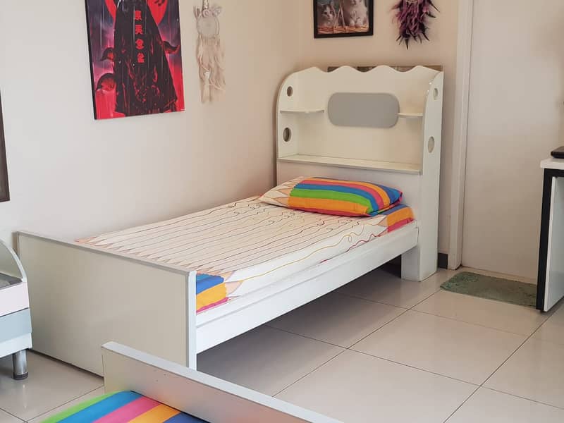 Kids single bed WITH MATTRESS 0