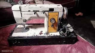 sewing machine in very good condition motor connected