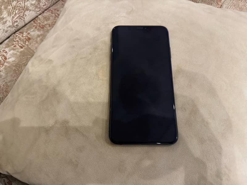 Iphone xs max 256 gb pta approved all sensors working perfectly 1