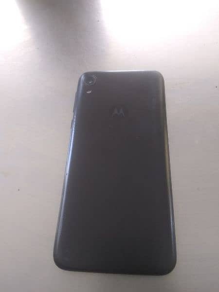 MOTO E6 1