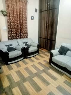 bilkul new jaisa sofa set (bohat kam use howa hai)