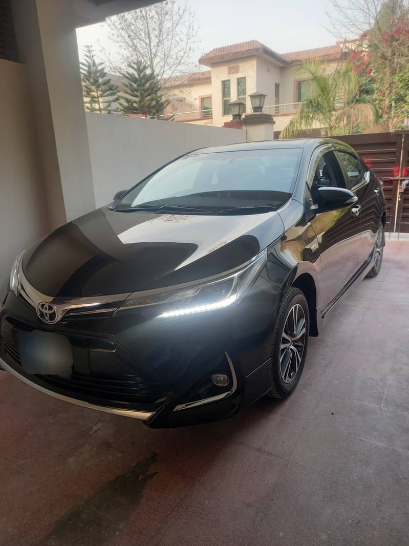 Toyota Corolla Altis 1.8 Auto with Black interior 1