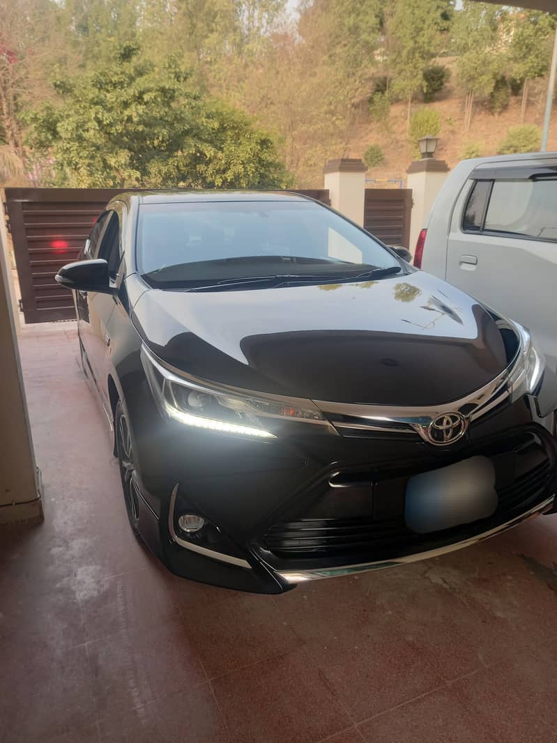 Toyota Corolla Altis 1.8 Auto with Black interior 3