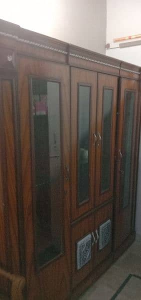 Complete bed room set with neet & clean condition 6