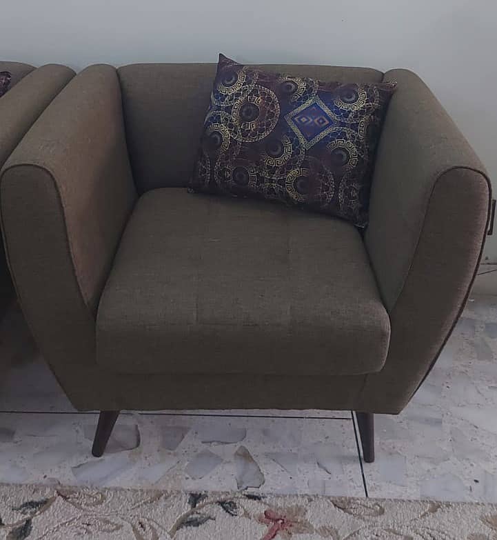 5 Seater Sofa Set - Like New 1