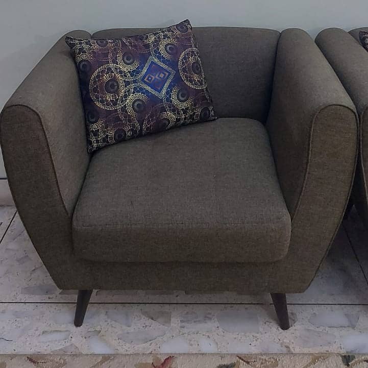 5 Seater Sofa Set - Like New 3