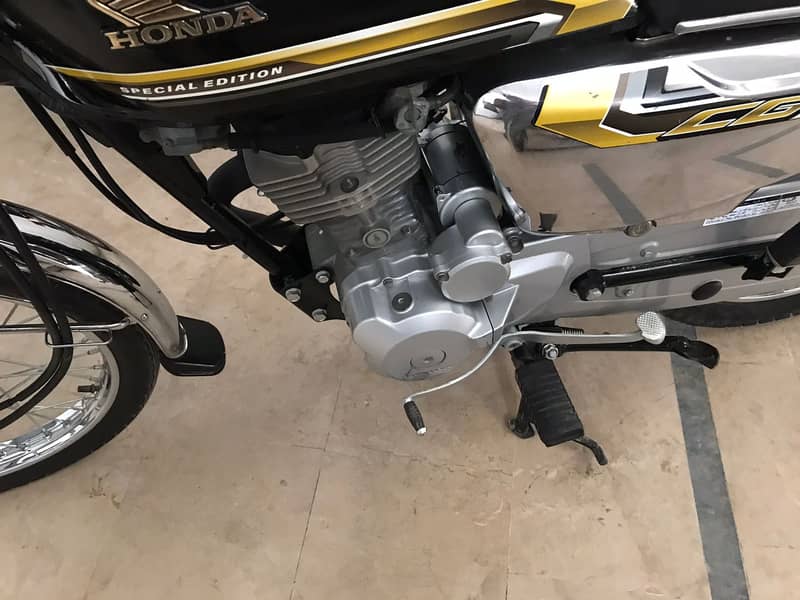 Honda CG 125 Special Edition 2021 8