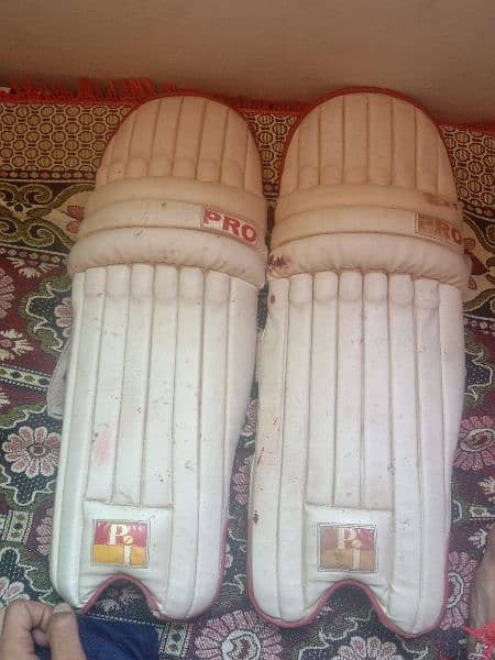 used cricket pad sale 1