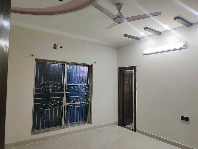 12 Marla Upper portion Is Avaliable For Rent In Chambeli Block Bahria Town Lahore 2