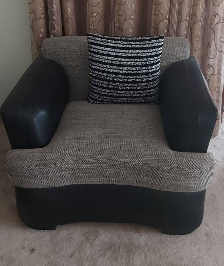 7 Seater Sofa Set - Like New 1