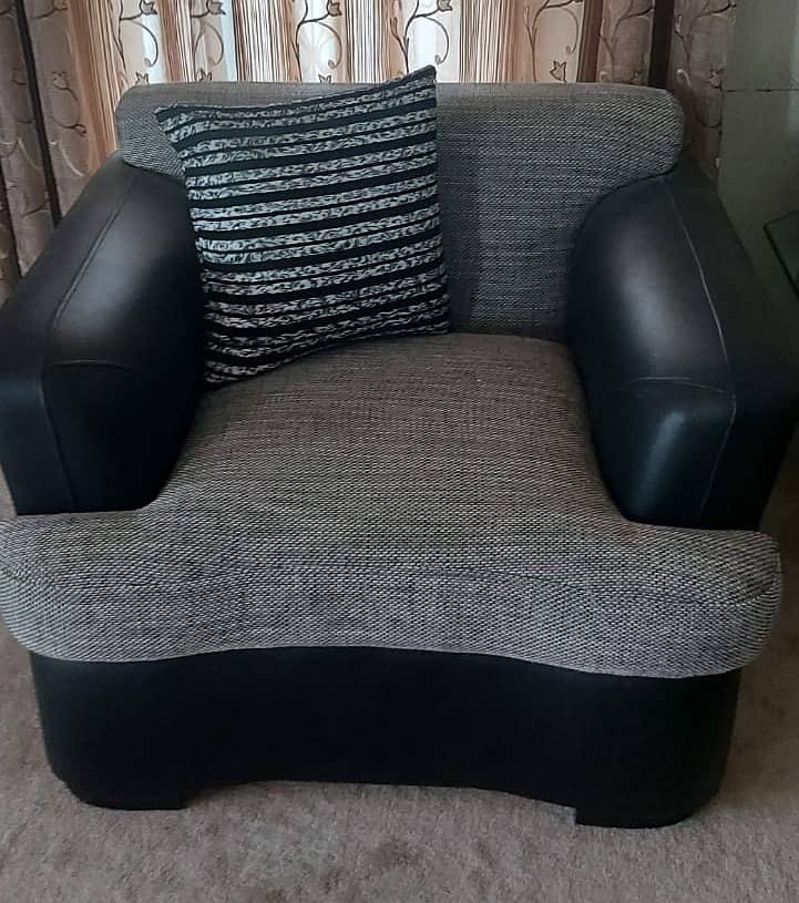 7 Seater Sofa Set - Like New 2