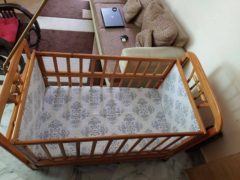 Baby cot / swing for sale 2